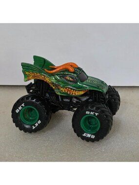 Monster Jam Dragon Spin Master Truck 1:64 diecast BKT Tires